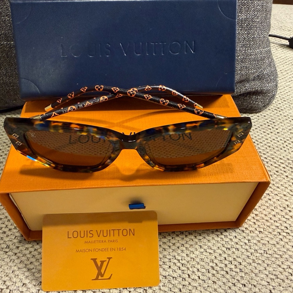 Louis Vuitton Tortoiseshell Cat-Eye Sunglasses with Brown Lenses - Picture 2 of 11